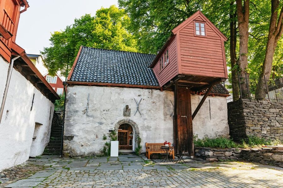 Bergen: Past & Present Small Group Guided Walking Tour - Weather, walking conditions, and group size