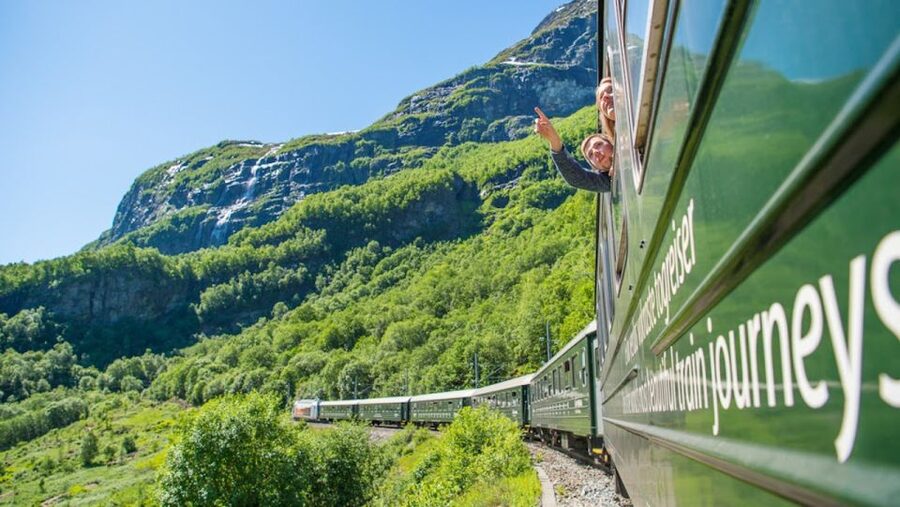 Bergen: Private Day Tour, Nærøyfjord Cruise and Flåm Railway - Key points at a glance