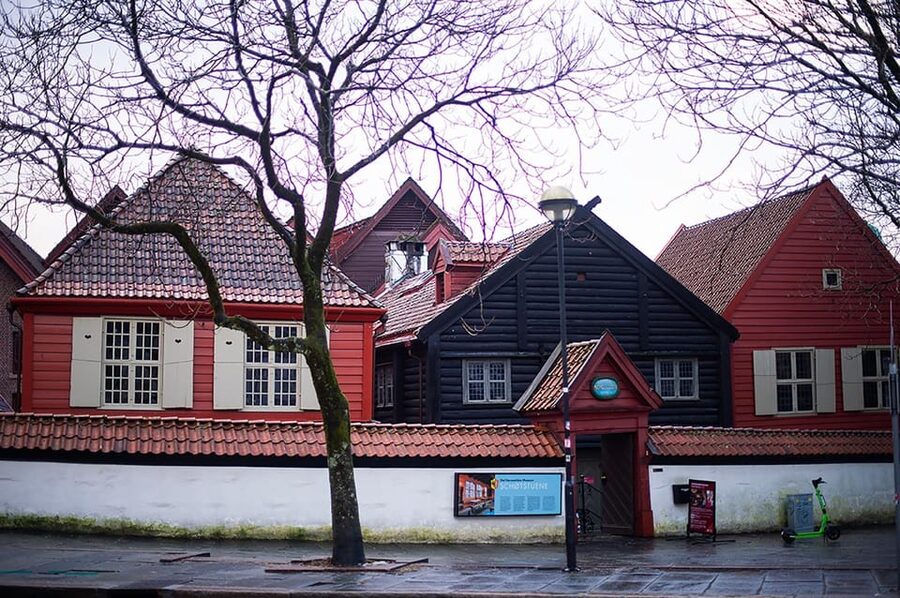 Bergen: Private tour in your own language - Timing, languages, and small practical details