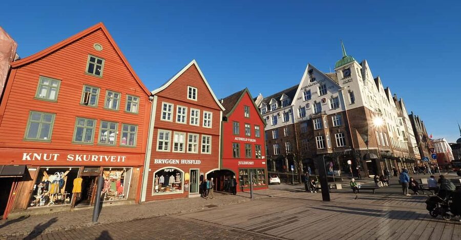Bergen: Private tour in your own language - Festplassen gives you your first bearings