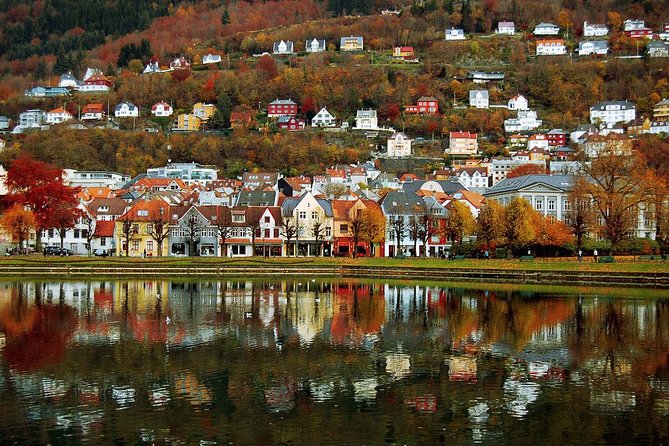 Bergen Private Walking Tour with a Local - A private start beside Bergen’s Sailor’s Monument