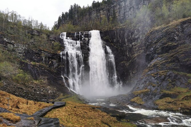 Bergen : Private Waterfalls and Wonders Tour in Norway - Skjervsfossen and the first close view of falling water