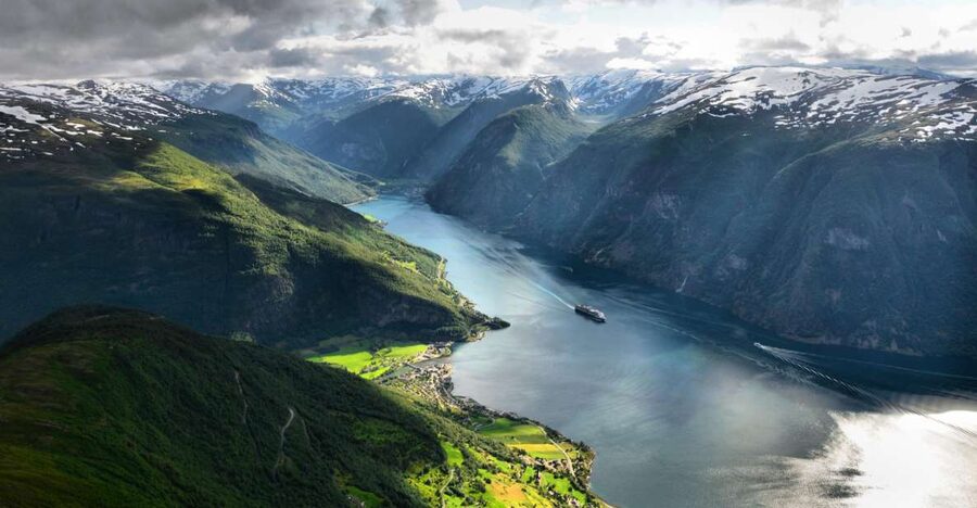 Bergen: Self-Guided Day Trip to Oslo - Leaving Bergen by train toward Voss