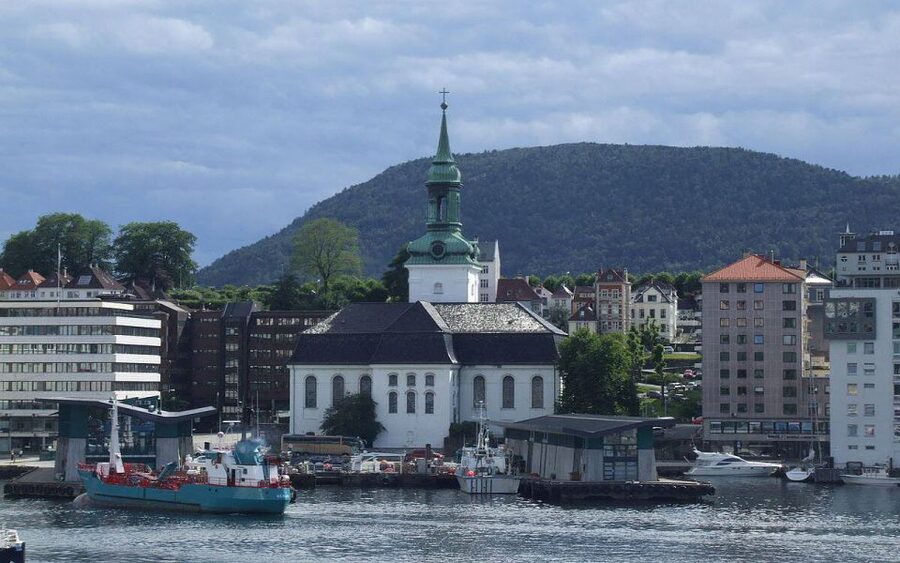 Bergen: Sightseeing Cruise of Bergen's Historic Landmarks - Skuteviken and Sandviken warehouses