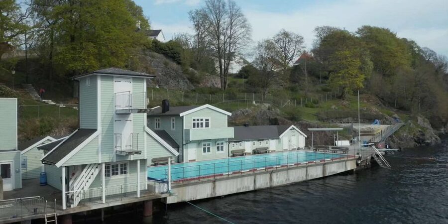 Bergen: Sightseeing Cruise of Bergen's Historic Landmarks - U-Boot Bunker Bruno, a hard-to-see wartime remnant
