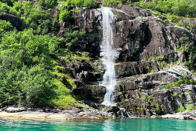Bergen to Hardangerfjord VIP car + private yacht Fjord cruise - Four hours on M/Y Iselina Bella