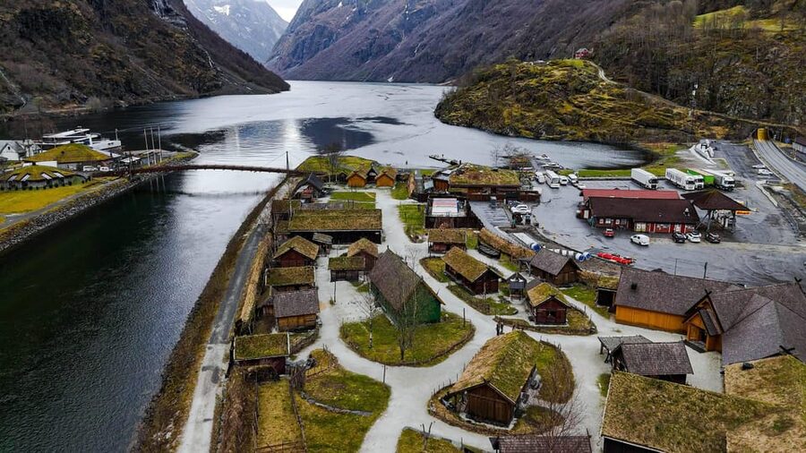 Bergen: Viking Village, Nærøyfjorden Cruise and Flåm Railway - The Flåm Railway is a scenic engineering feat