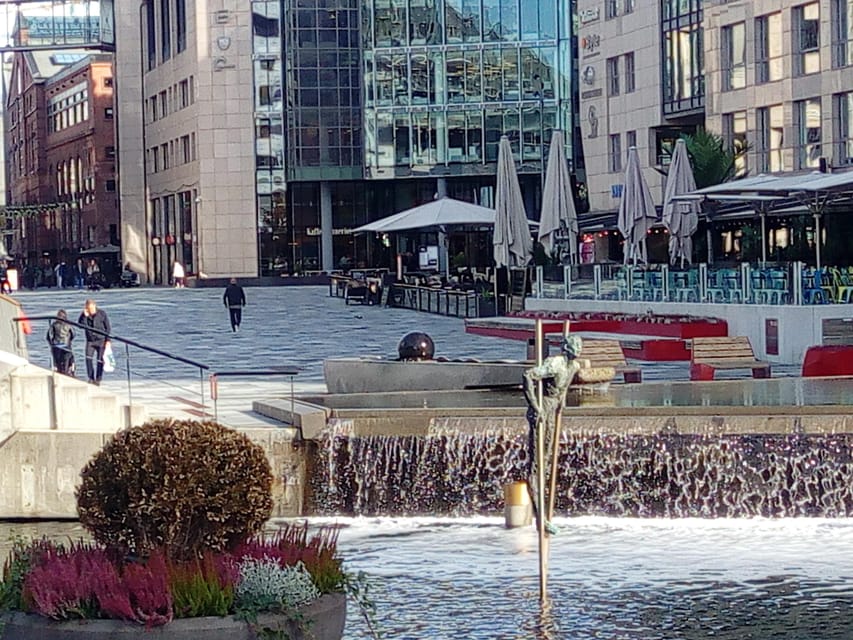 Best of Oslo: Walking Tour with a local guide - The National Museum and the new Library