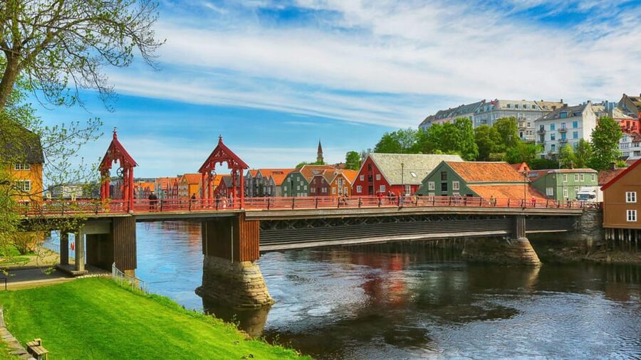 Best of Trondheim: Private Walking Tour with a Local - Bakklandet’s wooden streets and slower pace