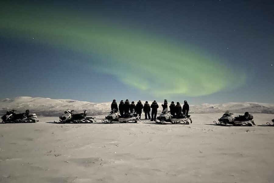 Björkliden/Abisko: Night Sky Snowmobile Tour - What driving a shared snowmobile is really like