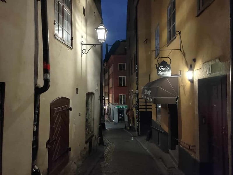 Bloody Stockholm: ghosts, horror and dark folklore 2h - Stockholm Castle, murders, and the executioner’s world