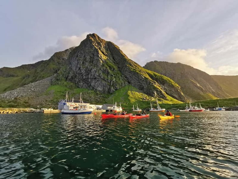 Bøstad: Kayaking Tour in Lofoten with Snacks - Guides who make first-time kayaking easier