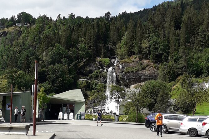 Bride's Veil and Steinsdalsfossen waterfalls with sceneries of Hardanger Fjord - Goldfish Lake, an unexpectedly playful stop