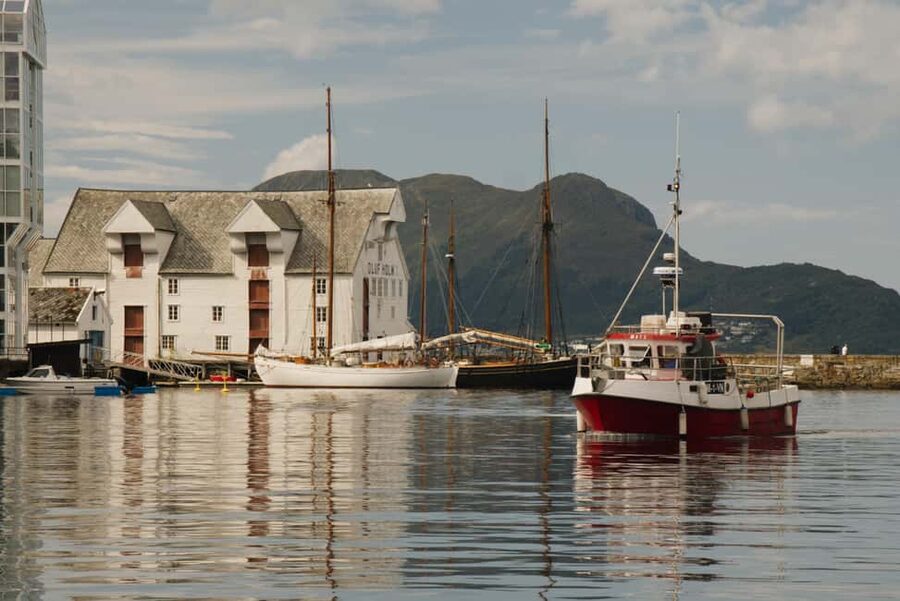 City walk in Ålesund: Art Nouveau, sea views, and insider tips - Why Ålesund is best understood on foot