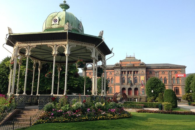 City Walking Tour - Bergen On Foot - Starting at Strandkaien and entering central Bergen