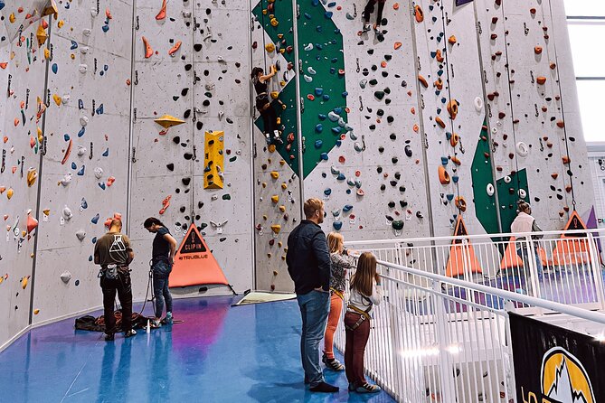 Climbing in Mørkvedhallen Klatresenter - Bouldering and the competition-style wall