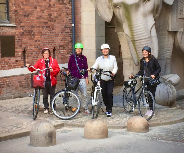 Copenhagen: 2,5-Hour 'Must See' Bike Tour with a Local Guide - City Hall: a practical first look at Copenhagen