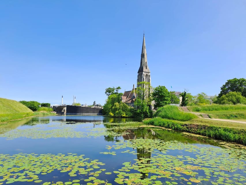Copenhagen: 2,5-Hour 'Must See' Bike Tour with a Local Guide - Starting near Amalienborg and the royal center