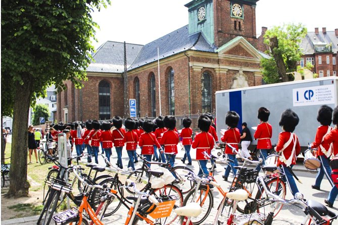 Copenhagen 2-hour City Highlights Bike Tour - Christiansborg puts government and royalty in one place