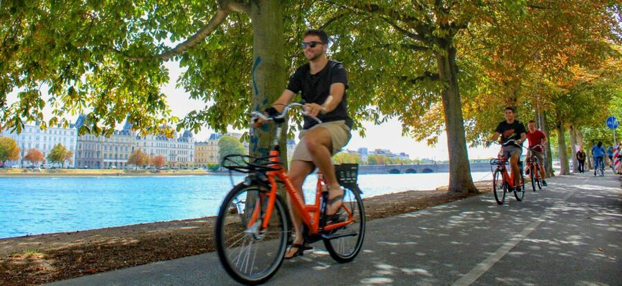 Copenhagen: 3-Hour City Highlights Bike Tour with Guide - The King’s Garden and Rosenborg Castle