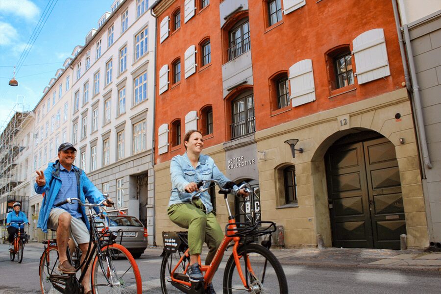 Copenhagen: 3-Hour City Highlights Bike Tour with Guide - Amalienborg, Amalie Garden, and royal Copenhagen