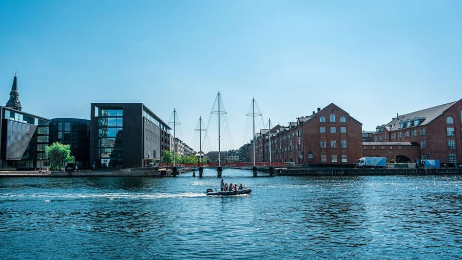 Copenhagen: 3-hour Private Guided Bike Tour - Christianshavn and Christiania by bike
