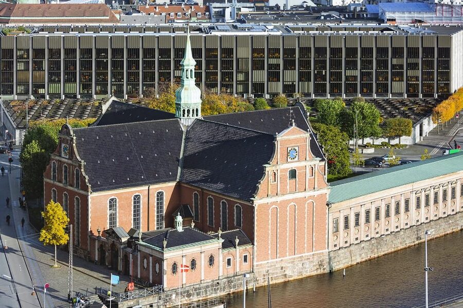 Copenhagen: A guided walk for first-timers in the city - Guides, headsets, and group size