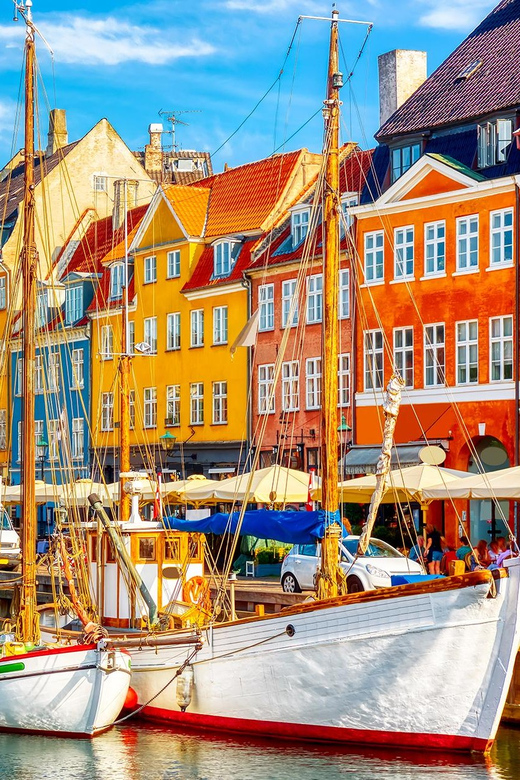 Copenhagen: A guided walk for first-timers in the city - Meeting Andersen before Copenhagen City Hall