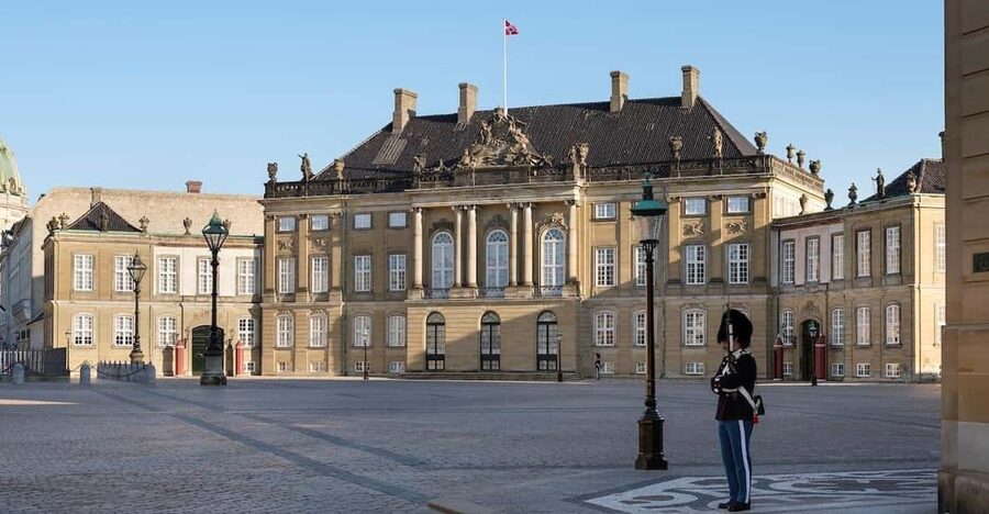 Copenhagen: Amalienborg Palace Museum Entry Ticket - The entrance and ticket process