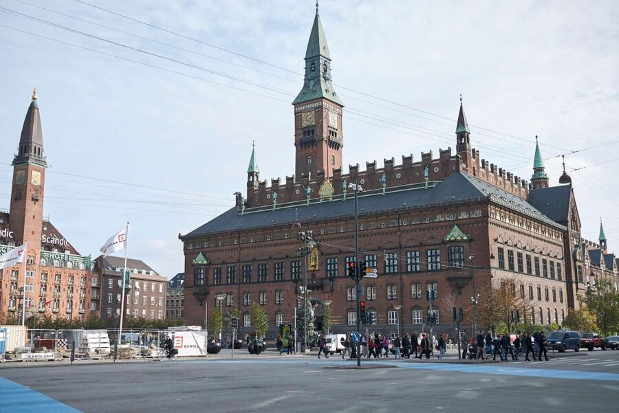 Copenhagen: Canal Boat Cruise & Old Town/Nyhavn Walking Tour - Key points at a glance
