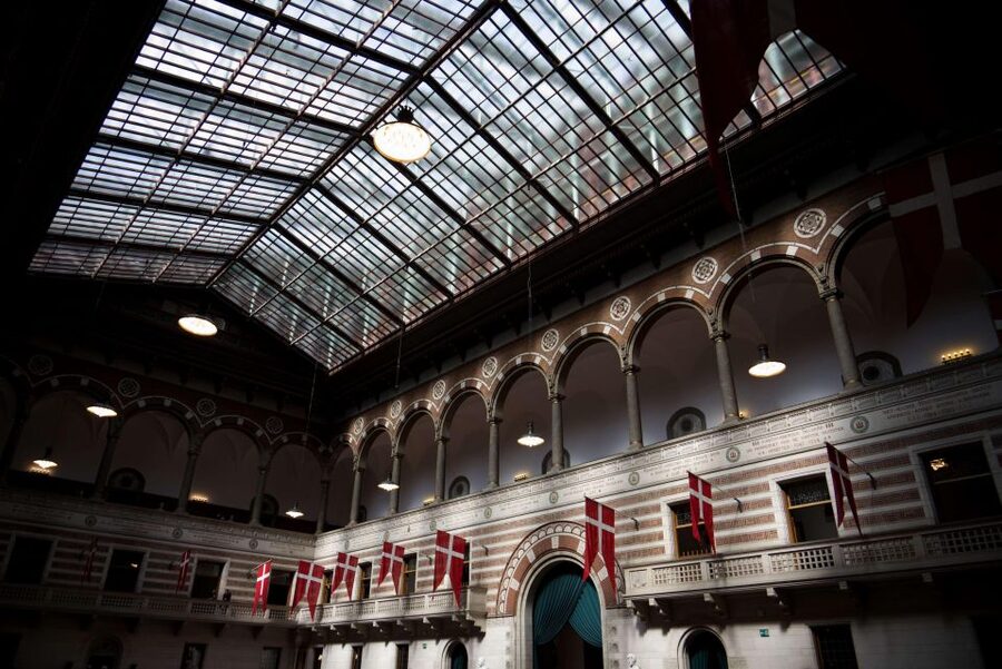 Copenhagen: Canal Boat Cruise & Old Town/Nyhavn Walking Tour - Timing, comfort, and access