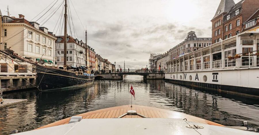 Copenhagen: Canal Cruise with Guide - Leaving Ved Stranden and passing Christiansborg