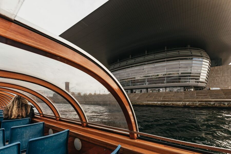 Copenhagen: Canal Cruise with Guide - Amalienborg Palace and the royal waterfront