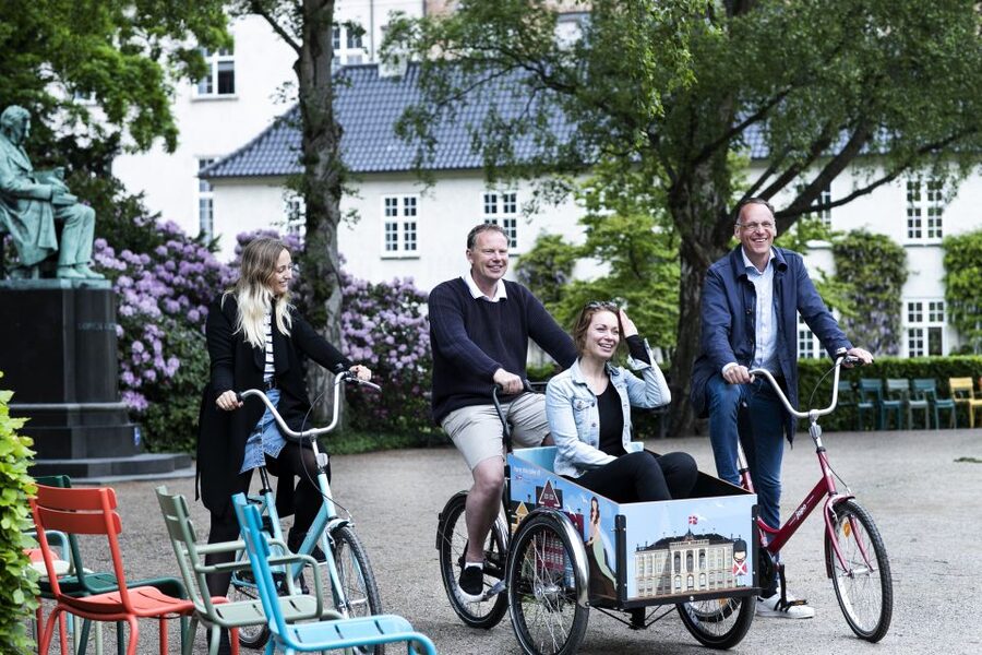 Copenhagen: City Highlights Guided Bike Tour - Royal Castle, gardens, and grand Copenhagen