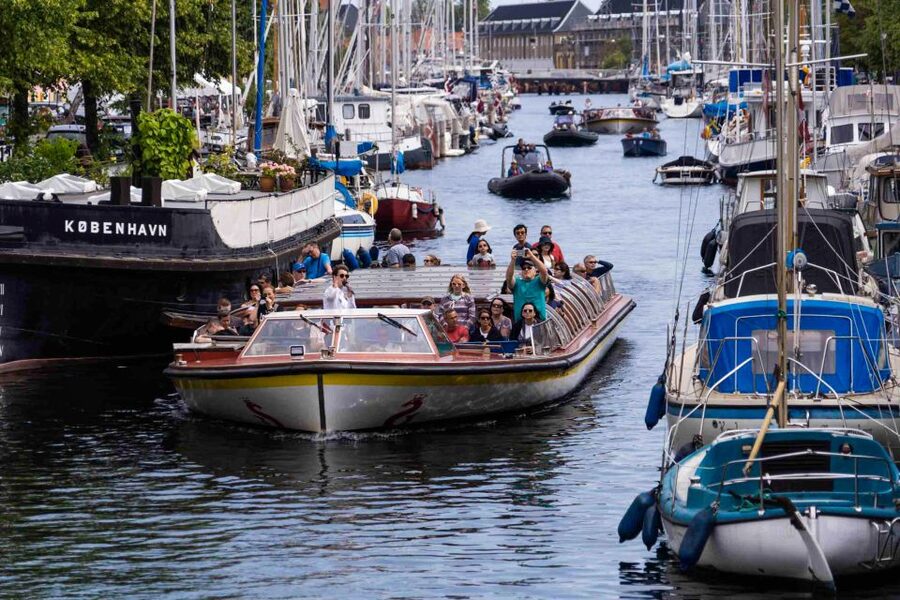 Copenhagen: Classic Canal Tour & The Harbour - Christiansborg and the central waterfront