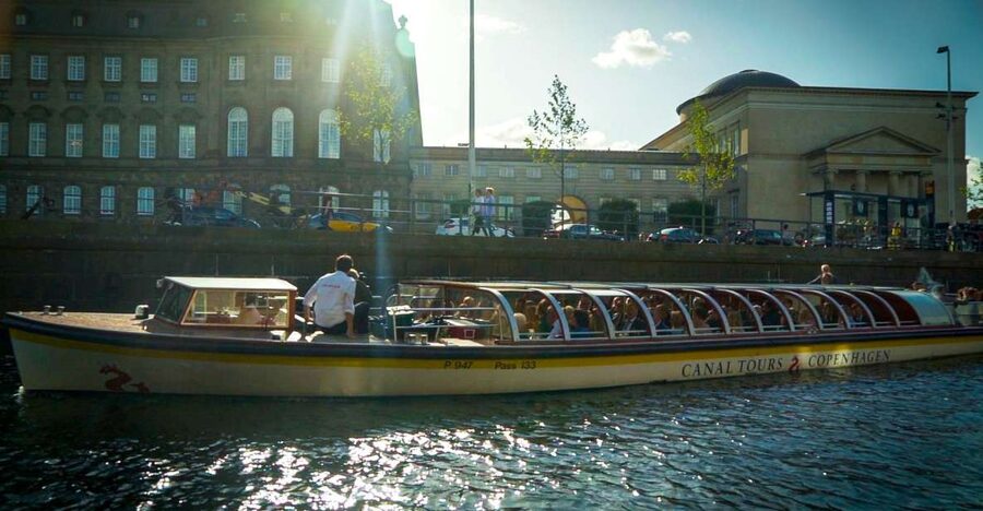 Copenhagen: Classic Canal Tour & The Harbour - Trekroner Fort and the open harbour