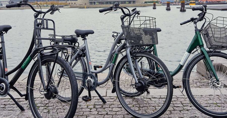 Copenhagen E-Bike Rental - Family riding with a child seat or cargo trailer