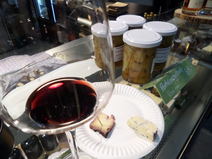 Copenhagen: Evening Gourmet Walk with Food & Drinks Tasting - How much walking should you expect?