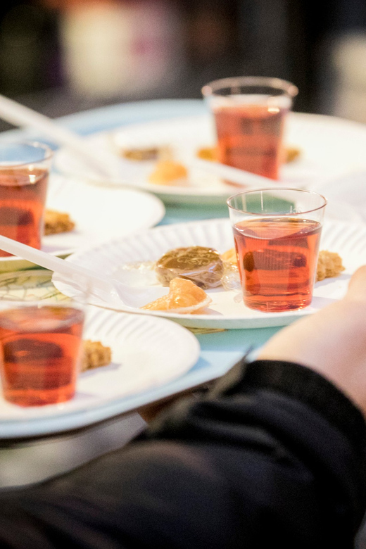 Copenhagen: Evening Gourmet Walk with Food & Drinks Tasting - Who should book this evening experience?