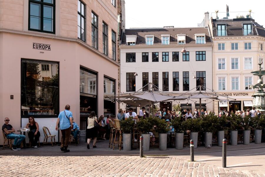Copenhagen: Express Walk with a Local in 60 minutes - A quick first look at Copenhagen from City Hall
