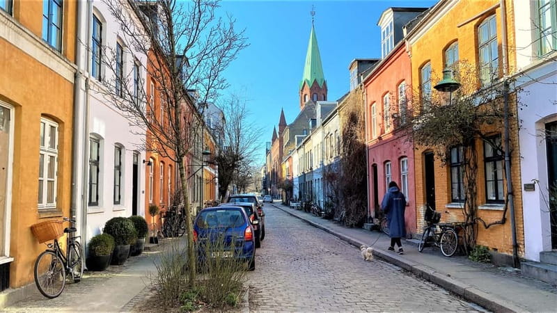 Copenhagen: Guided Bike Tour in French - Christiania, where the route changes tone