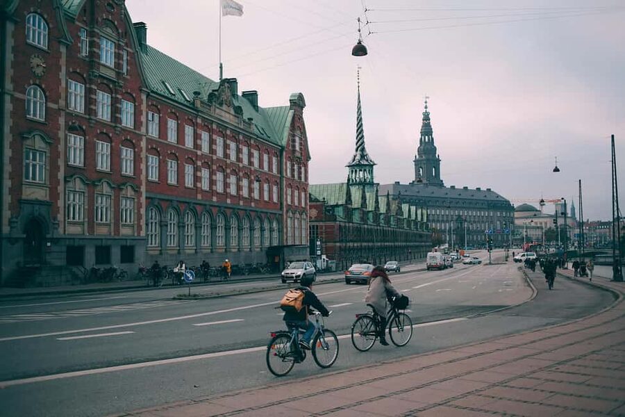 Copenhagen: Guided Bike Tour in French - Starting beside Tivoli at Vesterbrogade 4B
