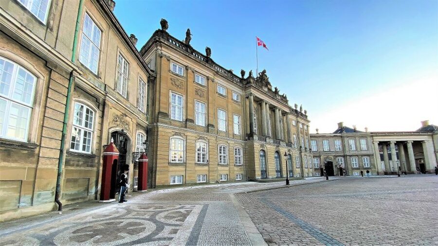 Copenhagen: Guided Walking Tour in French - Pace, comfort, and family fit
