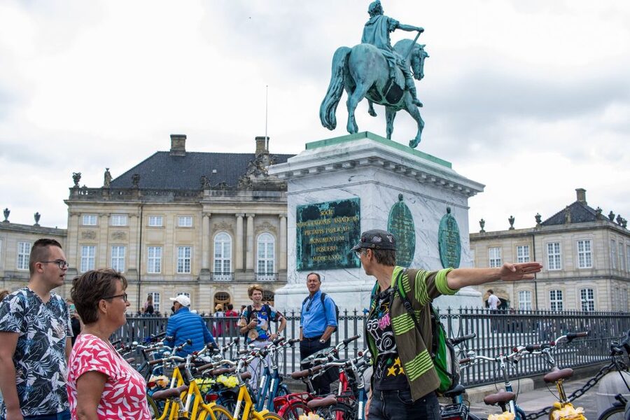Copenhagen: Highlights 3 Hour Bike Tour with a Local Guide - Christiansborg and the Royal Library