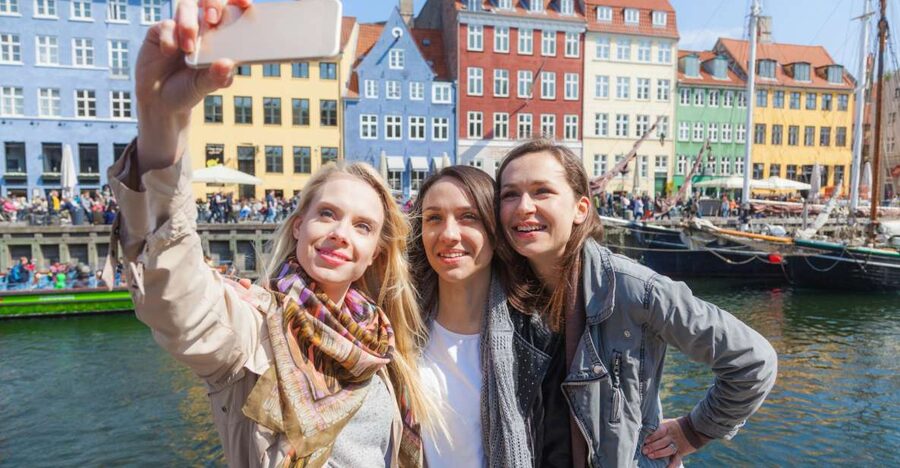 Copenhagen: Highlights & Secrets Private Walking Tour - Canals, the Gefion Fountain, and Kastellet