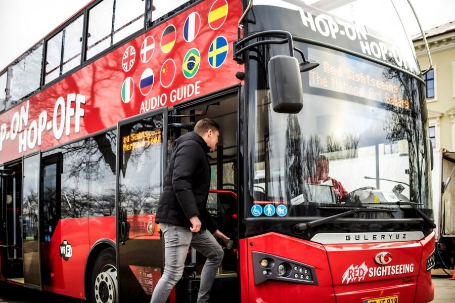 Copenhagen: Hop-On Hop-Off Bus Tour with Boat Tour Option - Rosenborg Castle and the return through central Copenhagen