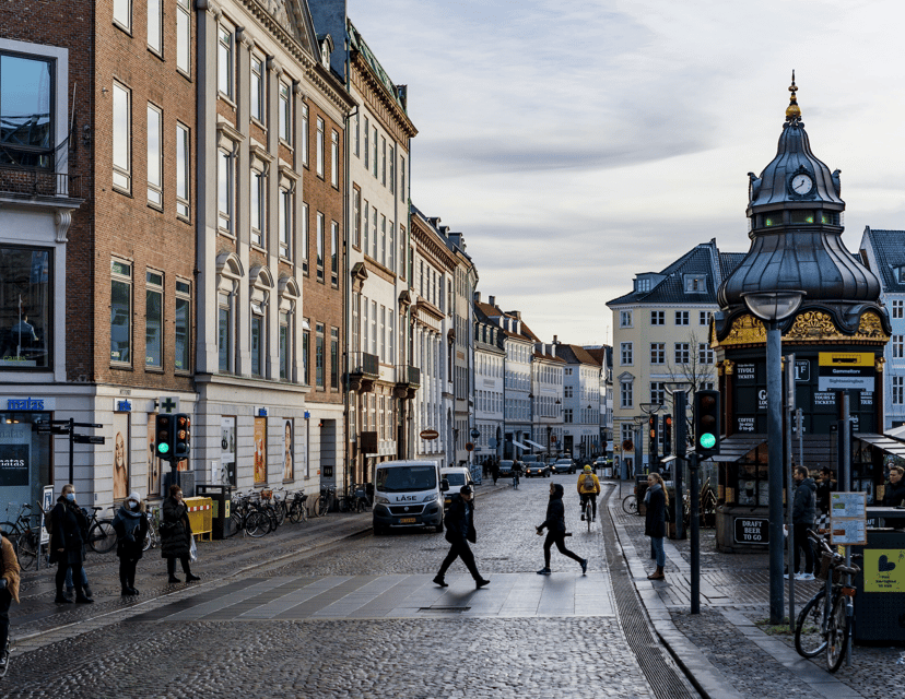 Copenhagen: Hygge & Highlights Walking Tour with Local Guide - King’s Garden and Rosenborg Castle