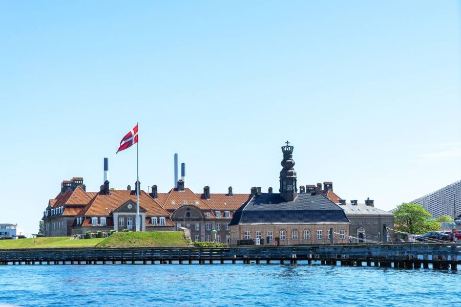 Copenhagen: Old Town and Nyhavn Private Family Tour - King’s Garden and the royal center