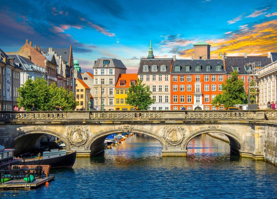Copenhagen Old Town, Nyhavn, Canal Walking Tour & Christiana - Guide language, pace and access