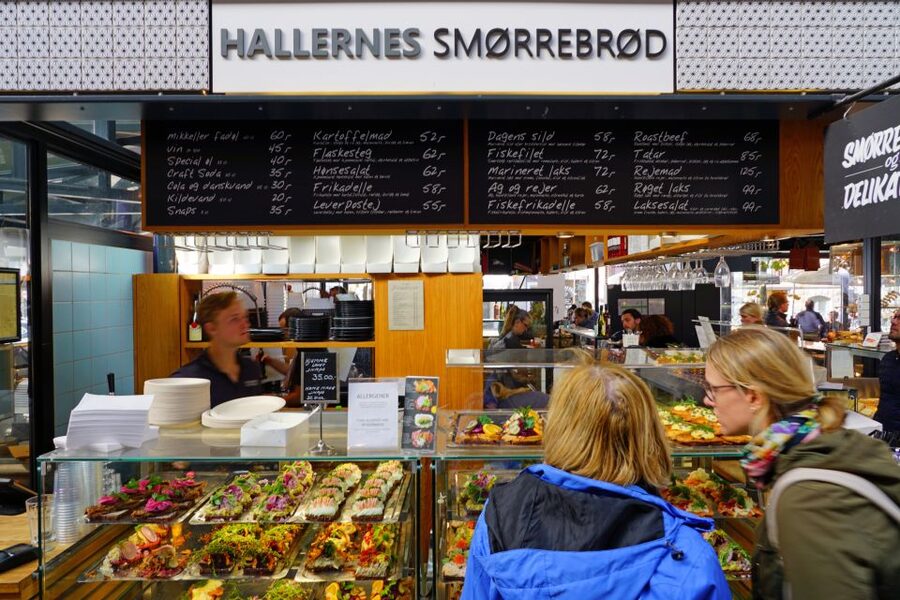 Copenhagen: Scandinavian Delights Food & Drink Private Tour - DØP: Copenhagen’s organic hot dog tradition